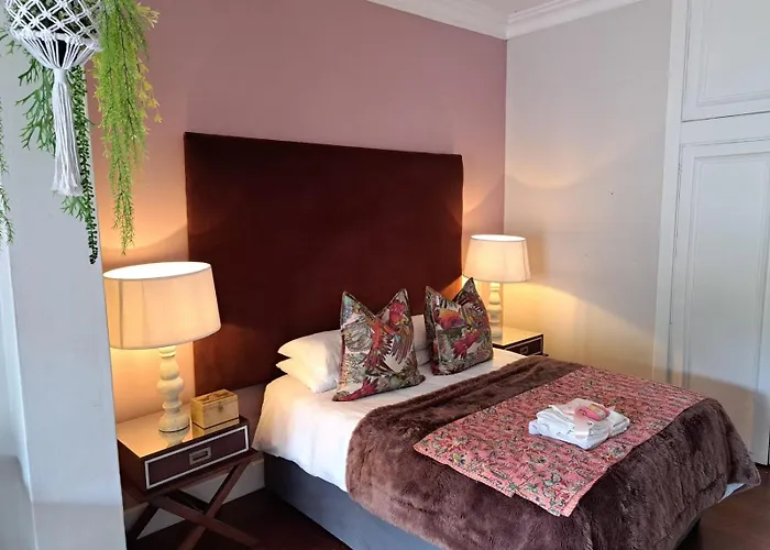 Guest house: Taunton Manor