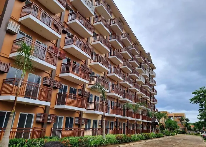 Stay At Verdant By Camella Manors Deluxe King Bed With Balcony, Swimming Pool & Gym