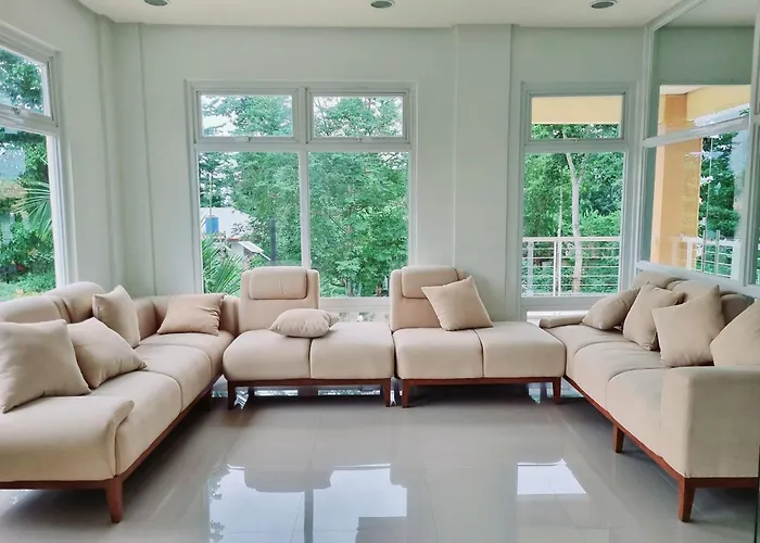 Stay At Verdant By Camella Manors Deluxe King Bed With Balcony, Swimming Pool & Gym