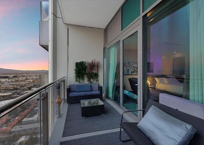 Family Hotel: Luxury 4000 Sqft Penthouse At Palms Place 56 Floor