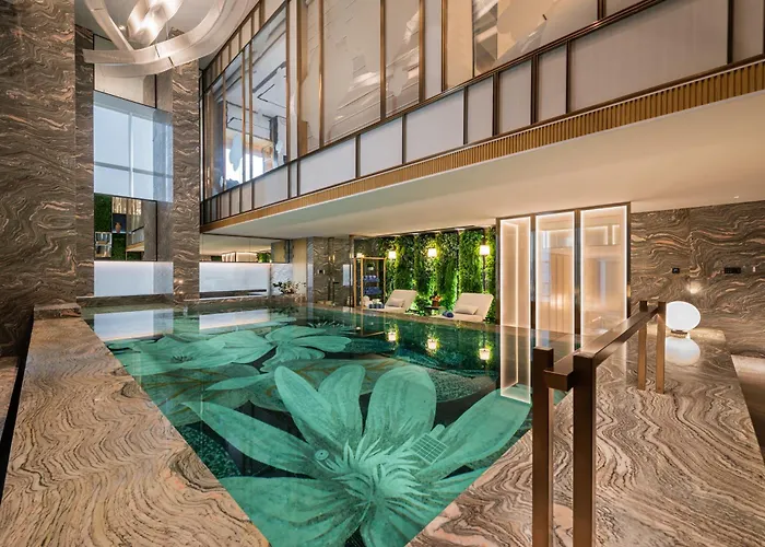 Narcissus The Royal Hotel