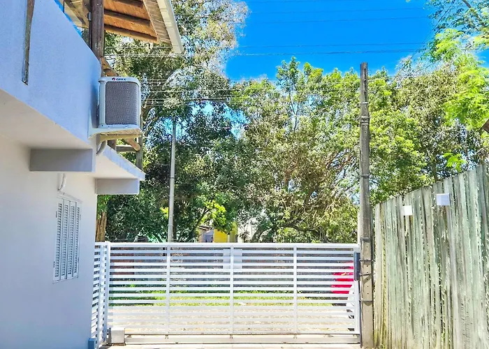 Residencial da Bia - Casas com 2 Dorms, Ar e Piscina Térmica e Coberta na Praia da Cal