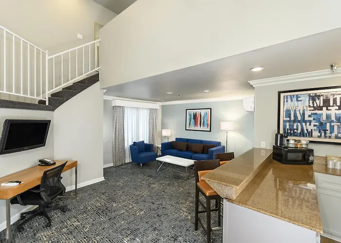 Hotel with Tennis: Alexis Park All Suite Resort