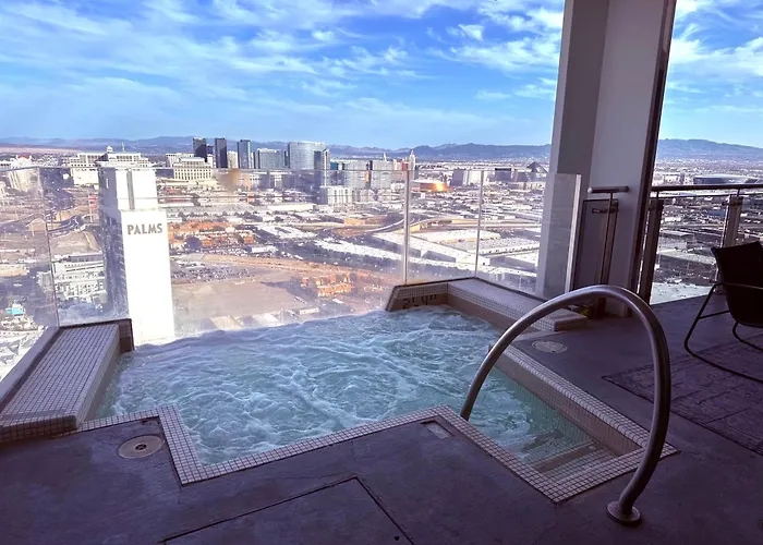 Family Hotel: Luxury 4000 Sqft Penthouse At Palms Place 56 Floor