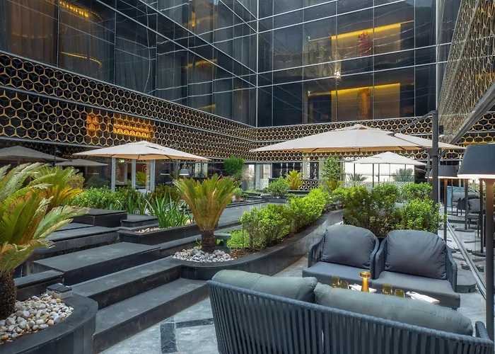 Family Hotel: Alrayyan Hotel Doha, Curio Collection By Hilton