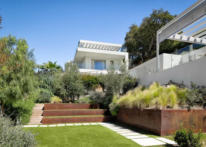 Luxury Villa Alma Pool, Garden & Parking