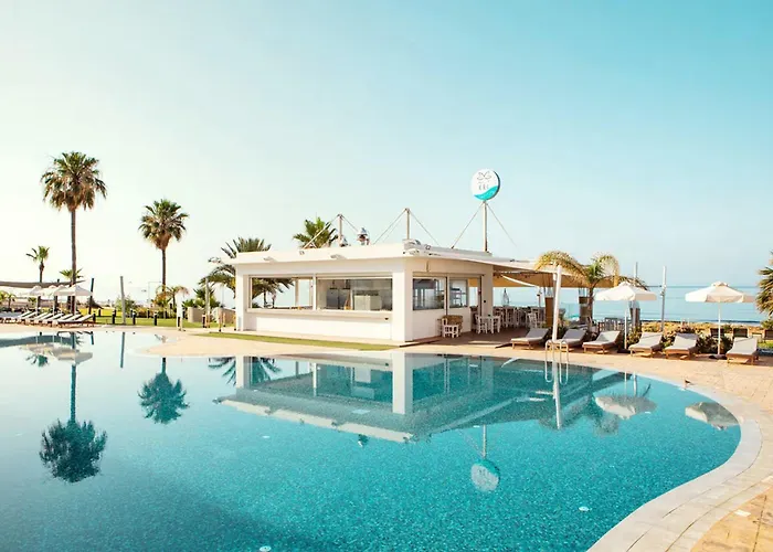 Hotel with pool: Piere - Anne Beach Hotel