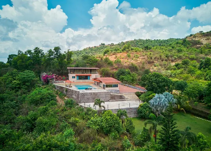 Stayvista'S Lake Mansion - Lakeside Villa With Mountain View, Large Pool & Sprawling Lawn