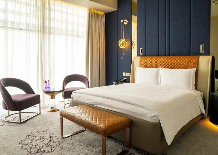 Family Hotel: Alrayyan Hotel Doha, Curio Collection By Hilton