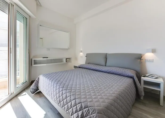 MARITTIMO Riccione - Hotel Clipper FRONTE MARE