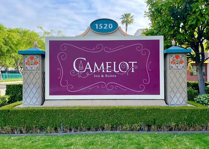Central hotel: Anaheim Camelot Inn & Suites