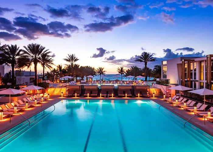 Hotel with pool: Eden Roc Miami Beach
