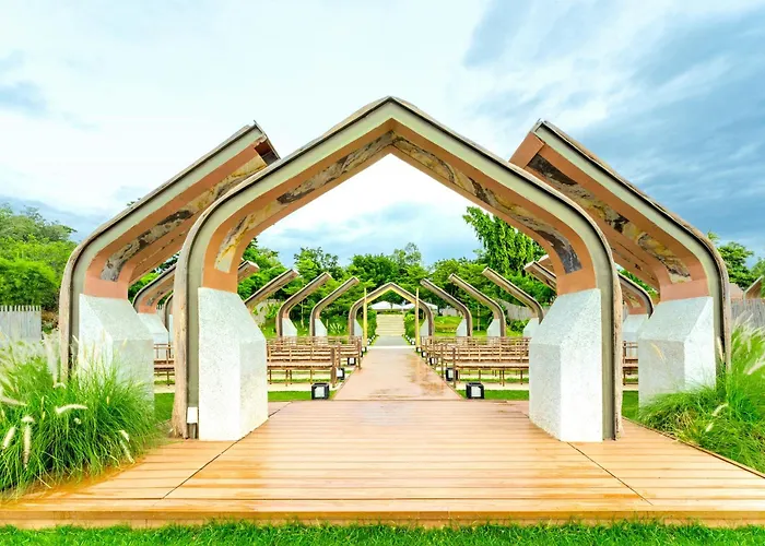 4 star hotel: Savoy Hotel Mactan Cebu Near Newtown Beach