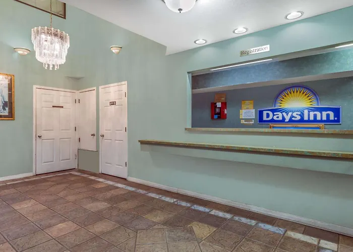 Days Inn Windcrest By Wyndham