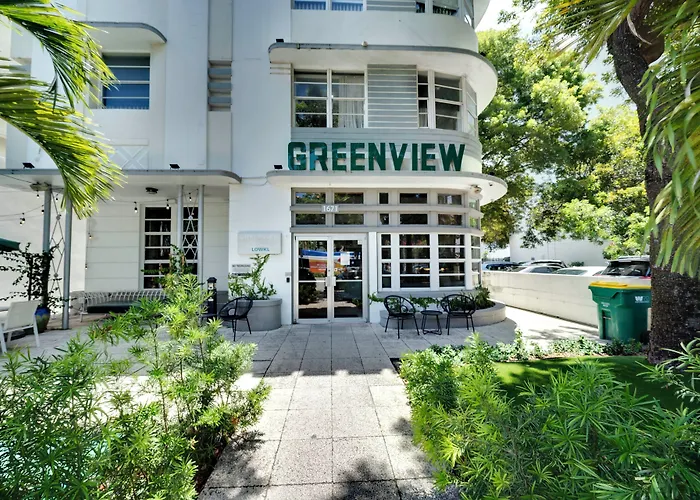 Resort: Greenview Hotel By Lowkl