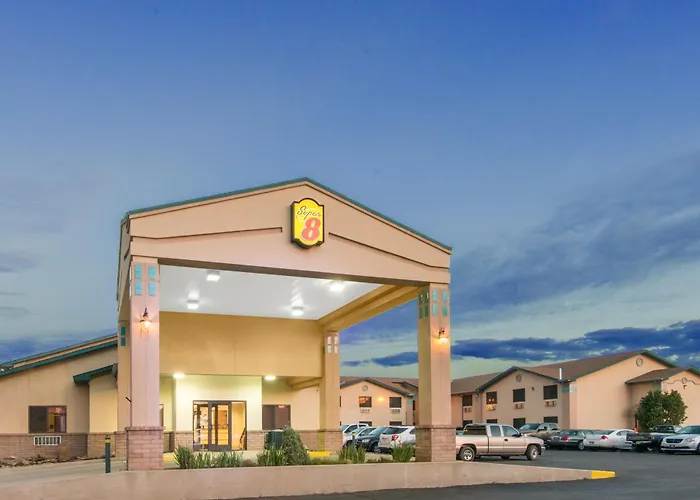 Cheap hotel: Super 8 By Wyndham Santa Rosa