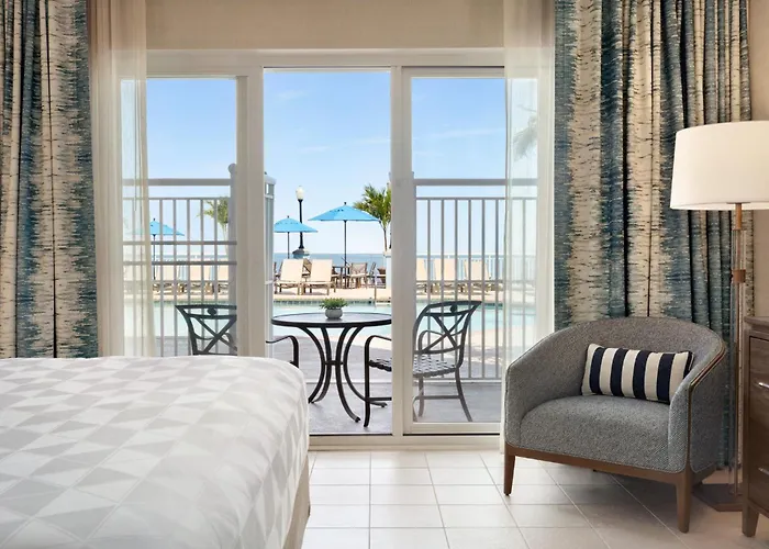 Hotel with pool: Holiday Inn & Suites Ocean City By Ihg