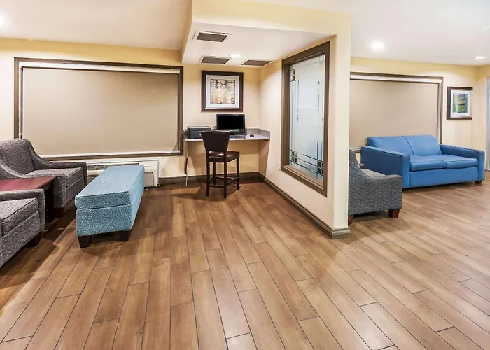 Super 8 By Wyndham Calgary/Airport