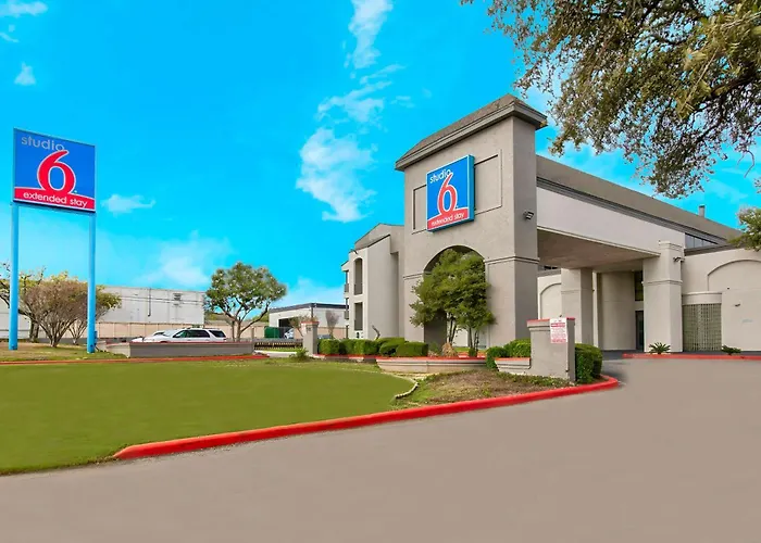 Studio 6-, Tx - Airport