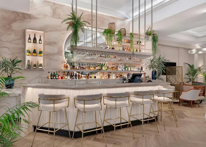 African Pride Melrose Arch, Autograph Collection