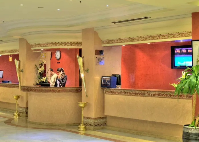 Hotel with pool: Kennedy Hospitality Resort