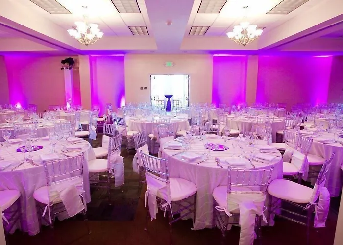 Holiday Inn At The American Center By Ihg