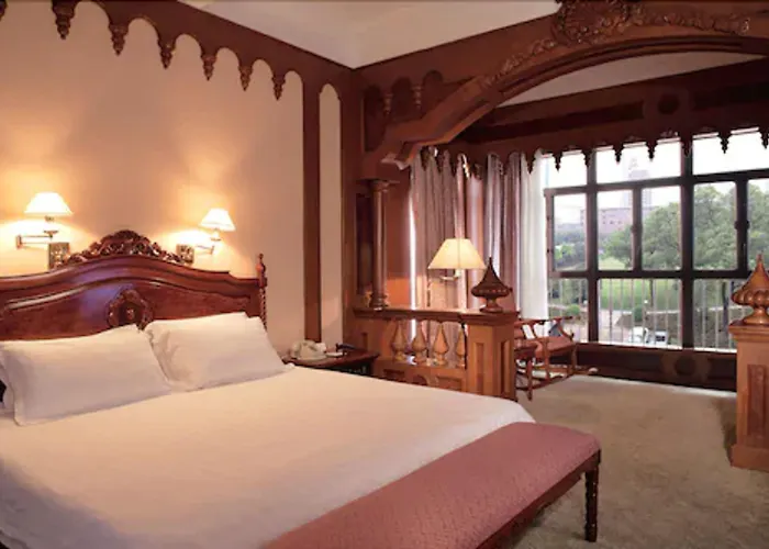 Hotels With Four Stars Jing An