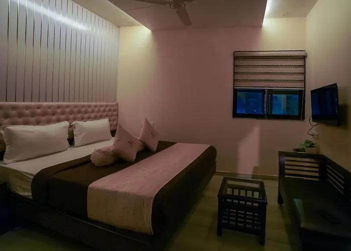 Resort: Hotel Royce Executive Near Us Consulate, Bandra Kurla Complex