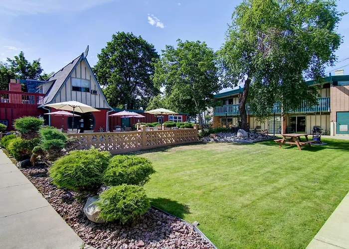 Tiki Village Inn