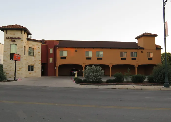 Family Hotel: La Hacienda Inn Near Alamodome & Riverwalk