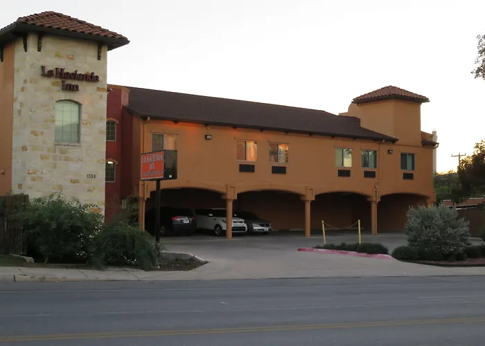 Family Hotel: La Hacienda Inn Near Alamodome & Riverwalk