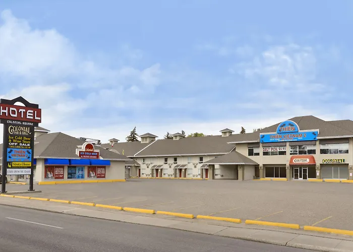 Motels Colonial Square Inn & Suites