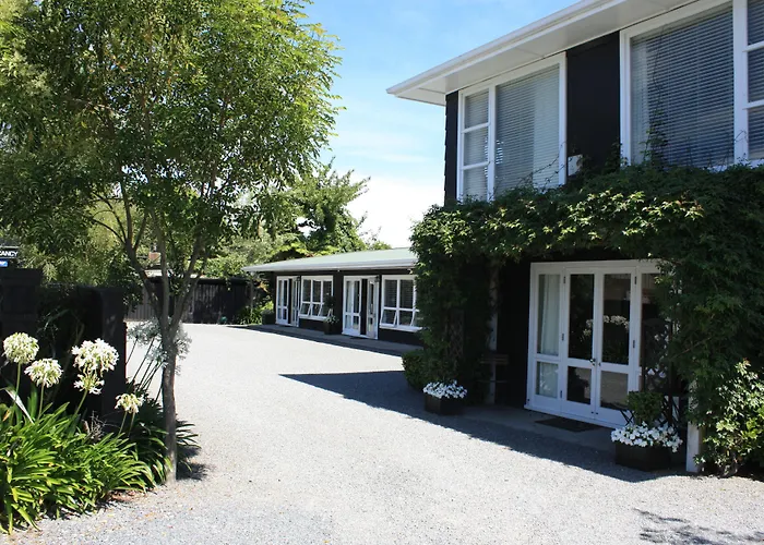Pet Friendly hotel: The Lake Motel