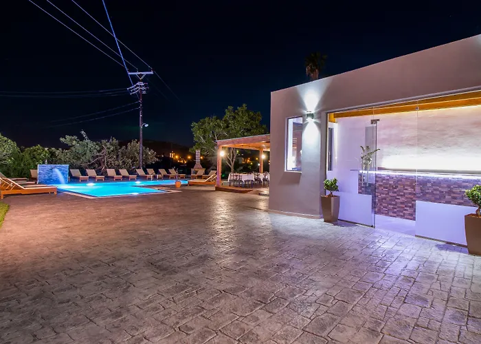 Hotel: Essential Summer - Adults Only