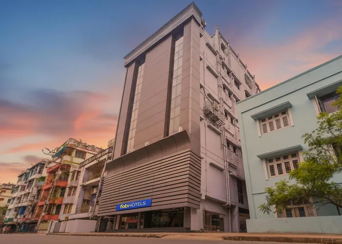 Fabhotel Eros 211 - Nr Sreebhumi