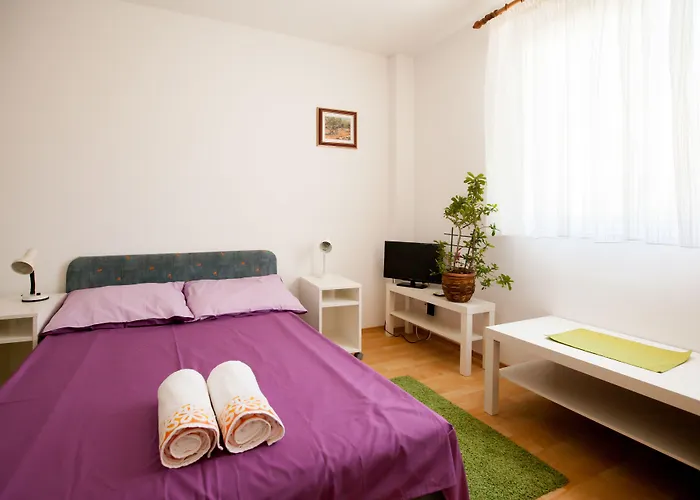 Friendly People'S Guest House