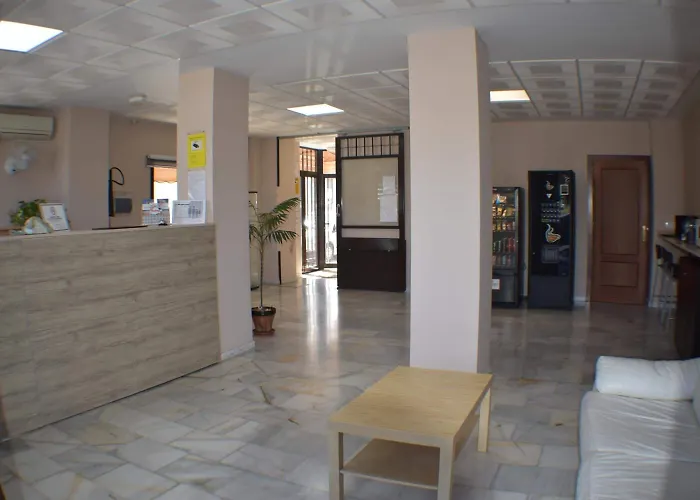 Cheap hotel: Hostal Alamare