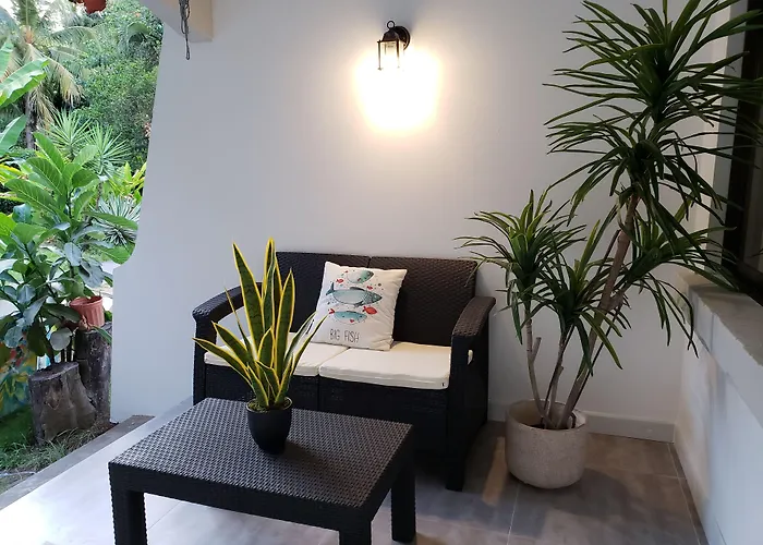 Pet Friendly hotel: Tropical Garden Hotel