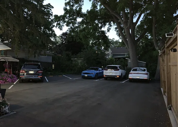 4 star hotel: Ambiance By The Falls B&B