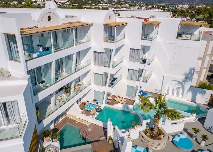 Kouros Home & Suites