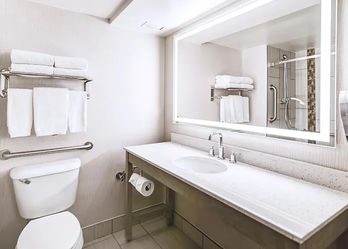 Hotel with view: Doubletree By Hilton Madison Downtown