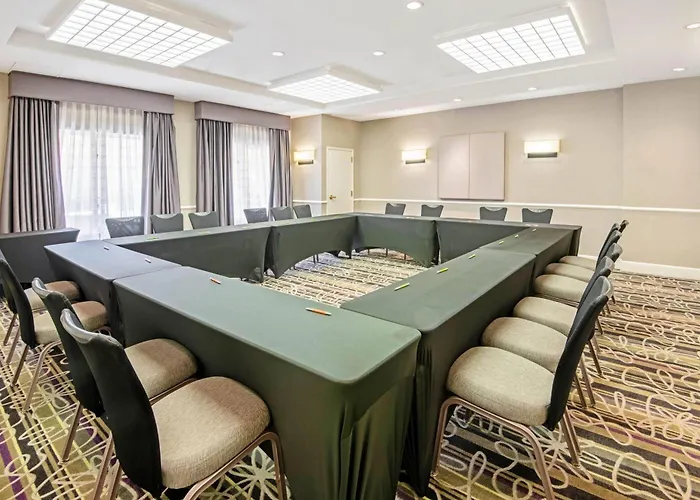 Airport Hotel: La Quinta By Wyndham San Antonio Airport