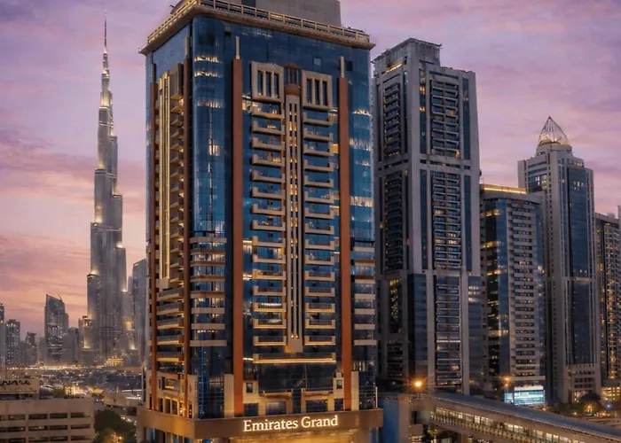 Central hotel: Emirates Grand Hotel