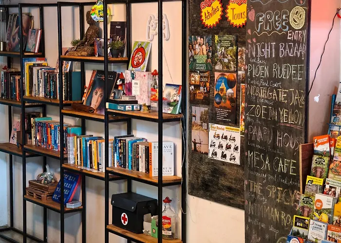 Hostel: The Cabin Backpackers Hostel & Bar
