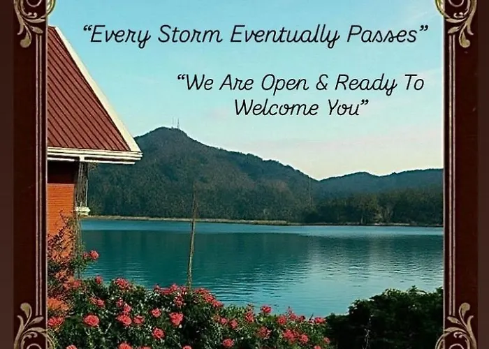 Serendipity Lake Artistic Bungalow By Heidis Home