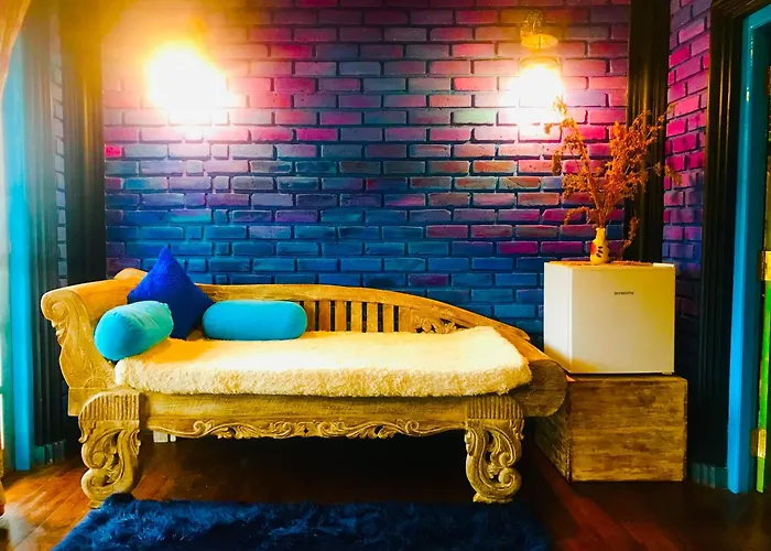 Serendipity Lake Artistic Bungalow By Heidis Home