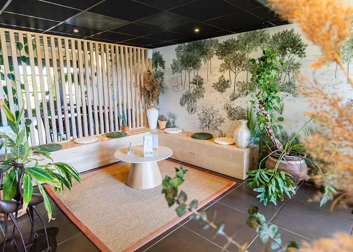 Hotel Les Jardins Du Canal - Piscine Chauffee - Solaire Eco Responsable - Parking - Garage - Bornes Electriques - Accueil Velos - Kids Friendly