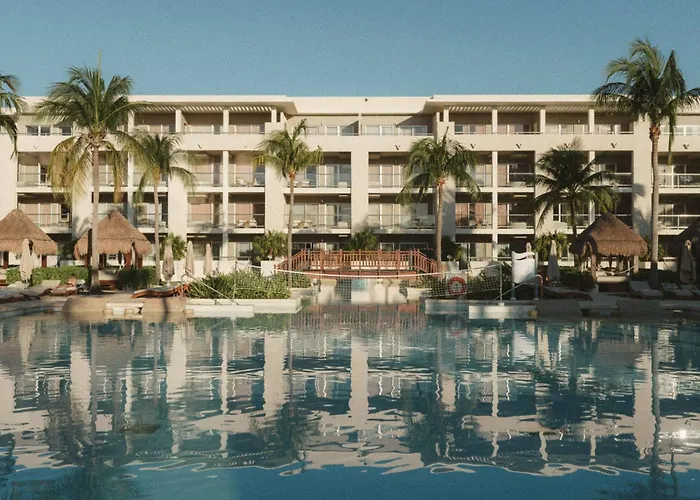 Luxury hotel only: Paradisus La Perla (Adults Only)