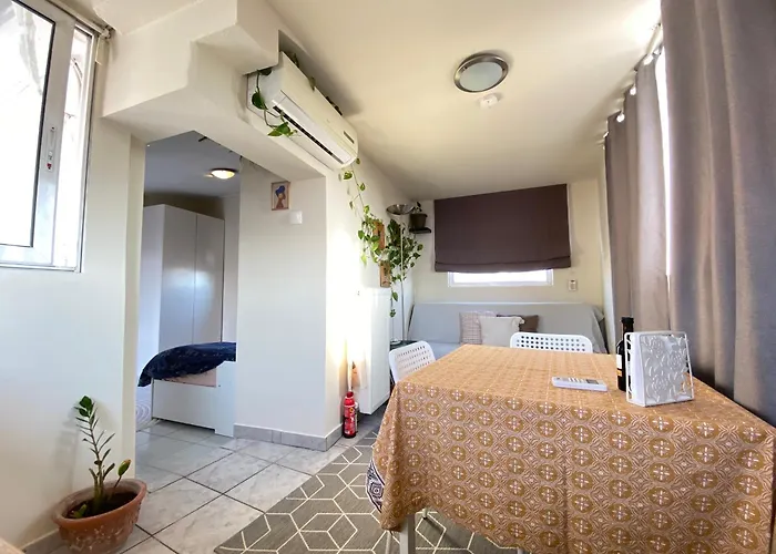 Private Apt. Acropolis View. Top Floor. Koukaki
