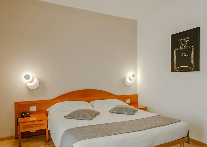 Albergo centrale: Hotel Nuova Barcaccia